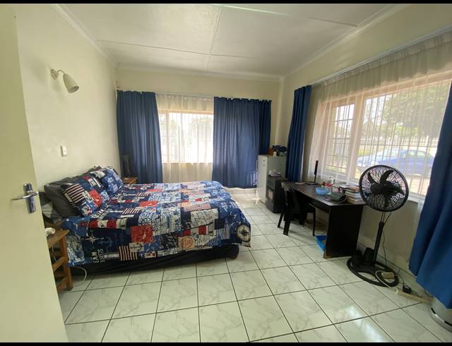 4 BEDROOM FREEHOLD FOR SALE IN PARKDENE
